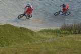 Atlet pelatnas BMX berlatih di BMX International Center Pulomas, Jakarta, Jumat (29/6/2018). Pemusatan latihan tersebut sebagai persiapan menghadapi Asian Games 2018. (ANTARA /Wahyu Putro A)