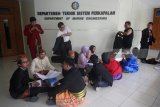Sejumlah mahasiswa Departemen Teknik Sistem Perkapalan Institut Teknologi Sepuluh Nopember Surabaya (ITS) mengikuti ujian 