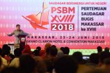     Wakil Presiden Jusuf Kalla membawakan sambutan saat pembuakaan Pertemuan Saudagar Bugis Makassar (PSBM) ke-XVIII 2018 di Makassar, Sulawesi Selatan, Minggu (24/6/2018). PSBM tersebut dihadiri sekitar 1.800 pengusaha asal Sulsel dari delapan negara. Pertemuan tersebut sebagai ajang silaturahmi para pengusaha yang berada di dalam dan luar negeri dan menjalin sinerginitas potensi usaha dalam meningkatkan ekonomi bangsa. (ANTARA FOTO/Yusran Uccang)