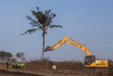 Pembersihan lahan bandara NYIA