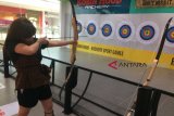 Uji kemampuan memanah di Robinhood Archery OPI Mall