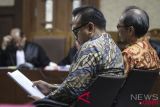 Sidang perdana Irvanto dan Made Oka