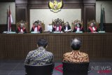 Sidang perdana Irvanto dan Made Oka