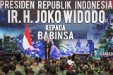 Presiden Joko Widodo menyampaikan arahan kepada Bintara Pembina Desa (Babinsa) seluruh Indonesia di Hanggar KFX PT DI di Bandung, Jawa Barat, Selasa (17/7). Dalam arahannya Presiden Joko Widodo mengajak Babinsa untuk mengawal, menjaga kesetiaan kepada rakyat, wilayah NKRI dan pemerintah yang sah. ANTARA JABAR/M Agung Rajasa/agr/18.
