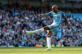 Everton ikat Fabian Delph dari Manchester City