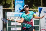 Petenis Indonesia Aldila Sutjiadi mengembalikan bola petenis Tiongkok Zhima Du pada pertandingan final Women's Circuit International Tennis 2018 di Lapangan Tenis Manahan, Solo, Jawa Tengah, Sabtu (14/7/2018). Petenis Indonesia Aldila Sutjiadi keluar sebagai juara setelah berhasil mengalahkan petenis Tiongkok Zhima Du dengan skor 6-2, 6-0. (ANTARA FOTO/Mohammad Ayudha) 