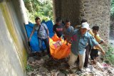 Warga temukan mayat di kolong jembatan