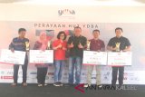 Pada HUT ke-38 Tahun 2018 Yayasan Dharma Bakti Astra, di Desa Sabah, Kecamatan Bungur, Kabupaten Tapin, Kalsel Memberikan Penghargaan Kepada Empat UKM Berprestasi di Indonesia, Selasa (10/7).Foto:Antaranews Kalsel/Arianto.