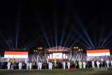 Ribuan peserta kelompok paduan suara mengikuti pembukaan Pesparawi (Pesta Paduan Suara Gerejawi) Nasional XII tahun 2018 di Stadion Sultan Syarif Abdurrahman Pontianak, Senin (30/7) malam. Pesparawi nasional yang diikuti 8000 peserta paduan suara dari 34 provinsi se-Indonesia tersebut, berlangsung dari 29 Juli hingga 3 Agustus 2018. ANTARA FOTO/Jessica Helena Wuysang/18