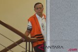 Mantan anggota DPR Fraksi Partai Demokrat Amin Santono bersiap menjalani pemeriksaan di gedung KPK, Jakarta, Senin (30/7/2018). Amin menjalani pemeriksaan lanjutan terkait kasus dana perimbangan keuangan daerah RAPBN-Perubahan tahun anggaran 2018. (ANTARA FOTO/Wahyu Putro A)