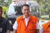 Anggota DPR RI Komisi I Fayakhun Andriadi tiba untuk menjalani pemeriksaan di gedung KPK, Jakarta, Kamis (19/7/2018). Fayakhun menjalani pemeriksaan lanjutan terkait kasus suap pembahasan dan pengesahan RKA-K/L dalam APBN-P TA 2016 untuk Badan Keamanan Laut (Bakamla) RI. (ANTARA FOTO/Dhemas Reviyanto)