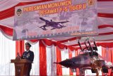 Komandan Lanud Iswahjudi Magetan, Marsekal Pertama TNI Samsul Rizal memberikan sambutan saat peresmian monumen pesawat ‘F-5 Tiger II’ di Alun-alun Kabupaten Madiun, Jawa Timur, Rabu (18/7). TNI AU menghibahkan pesawat ‘F-5 Tiger II’ nomor TS 0513 kepada Pemkab Madiun untuk pendirian monumen. Pesawat ‘F-5 Tiger’ sudah dinyatakan ‘grounded’  (tidak diperbolehka terbang) setelah selama sekitar 36 tahun dioperasikan Skadron Udara 14 Lanud Iswahjudi Magetan, Jawa Timur. Antara Jatim/Siswowidodo/zk/18