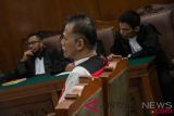 Sidang putusan Tio Pakusadewo