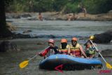 Wisata rafting di Cisadane