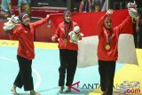 Medali Emas Pencak Silat Seni Beregu Putri Indonesia