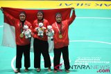 Medali Emas Pencak Silat Seni Beregu Putri Indonesia