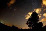 Hujan meteor Perseid di Indonesia terganggu bulan purnama