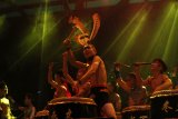 Kelompok musik asal Sarawak, 24 Drums tampil pada pertunjukan Rainforest World Music Festival 2018 di Sarawak Culture Village, Kuching, Malaysia pada Juli 2018. ANTARA FOTO/Jessica Helena Wuysang/18