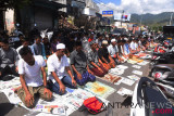 Salat Jumat Pengungsi Gempa Lombok