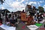 Salat Jumat Pengungsi Gempa Lombok