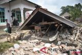 Evakuasi barang korban gempa