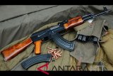 Polisi tangkap warga sipil saat transaksi jual beli senjata api AK 47