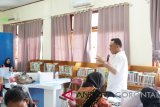 Peserta Siswa Mengenal Nusantara (SMN) asal Provinsi Lampung, melaksanakan kegiatan bedah buku 