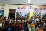 Peserta Siswa Mengenal Nusantara (SMN) asal Provinsi Lampung, melaksanakan kegiatan bedah buku 