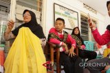 Sebanyak 23 Siswa Mengenal Nusantara (SMN) asal Provinsi Lampung, mendapat pelatikan menyulam Karawo yang merupakan sulaman khas daerah Gorontalo.