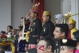 Presiden Joko Widodo (kedua kiri) bersama Wakil Presiden Jusuf Kalla (kedua kanan) mengikuti Upacara Peringatan Detik-detik Proklamasi Kemerdekaan ke-73 di Istana Merdeka, Jakarta, Jumat (17/8/2018). HUT ke-73 RI mengambil tema Kerja Kita Prestasi Bangsa. (ANTARA FOTO/Hafidz Mubarak A) 