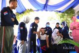 Plh Bupati Tanah Laut H Syahrian Nurdin Tanah Laut Mencanangkan Imunisasi Campak dan Rubella, di SDN Angsau 4 Pelaihari, Jum'at (3/8).Foto:Antaranews Kalsel/Arianto.