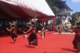 Penampilan Tari Iruang Wunrung dari Kalimantan Selatan Menandai Pembukaan Festival Budaya Borneo 2 se-Kalimantan, di halaman Kantor Gubernur Kalsel Banjarmasin, Sabtu (11/9).Foto:Antaranews Kalsel/Arianto.