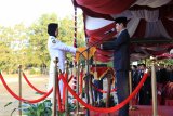 Sekdakab Tanah Laut H Syahrian Nurdin Memimpin Upacara Penurunan Bendera Apel Peringatan HUT ke-73 Republik Indonesia 2018, di halaman Stadion Pertasi Kencana Pelaihari, Jumat (17/8).Foto:Antaranews Kalsel/Arianto.