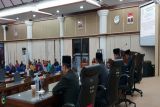 DPRD Tanah Laut Menggelar Rapat Paripurna Nota Kesepahaman Tunjangan Berbadis Kinerja Bagi Pegawai Lingkup Pemkab Tanah Laut 2019, di Gedung DPRD setempat, Senin (20/8) malam.