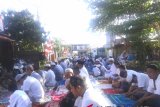 Warga Komplek AMD Permai, Kelurahan Alalak Utara, Banjarmasin Melaksanakan Sholat Idul Adha 1439 Hijriah, Rabu (22/8).Foto:Antaranews Kalsel/Arianto.