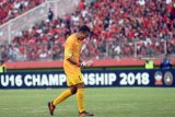 Penjaga gawang Malaysia U-16 Abdul Alim Al Amri Ali melakukan selebrasi usai Alif Daniel Abddul Aziz mencetak gol ke gawang Myanmar U-16 dalam pertandingan perebutan juara ketiga di Stadion Gelora Delta Sidoarjo, Jawa Timur, Sabtu (11/8). Malaysia U-16 menang atas Myanmar U-16 dengan skor 1-0 dan berhak menjadi juara ketiga. Antara Jatim/M Risyal Hidayat/18