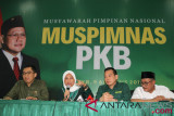 Ketua DPP Partai Kebangkitan Bangsa Ida Fauziah (kedua kiri) bersama Wakil Sekjen Faishol Riza (kiri) dan Daniel Johan (kedua kanan), dan Anggota Dewan Syuro Andi Muawiyah Ramly (kanan) menyampaikan keterangan pers seusai penyelenggaraan Musyawarah Pimpinan Nasioanl (Muspimnas) di Kantor DPP PKB, Jakarta, Kamis (9/8/2018). Muspimnas PKB yang dihadiri pimpinan-pimpinan DPW menghasilkan tiga opsi, yaitu meminta Jokowi memilih Ketua Umum PKB Muhaimin Iskandar (Cak Imin) sebagai cawapres; Ketua Umum PKB berpasangan dengan mantan Panglima TNI Jenderal (Purn) Gatot Nurmantyo; dan tetap mendukung Jokowi meskpun Cak Imin tidak dipilih sebagai cawapres. (ANTARA FOTO/Reno Esnir)