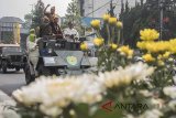 Sejumlah pejuang veteran mengikuti Parade Juang Legiun Veteran Republik Indonesia Kota Bandung di Kawasan Dago, Bandung, Jawa Barat, Minggu (26/8). Acara untuk memperingati hari Veteran Nasional dan mengenang jasa para pejuang sebelum dan sesudah kemerdekaan Indonesia 1945 tersebut juga diramaikan dengan pawai motor dan mobil antik, serta komunitas Sepeda Onthel. ANTARA JABAR/Novrian Arbi/agr/18