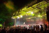 Suasana acara penutupan Rainforest World Music Festival 2018 di 'Jungle Stage' Sarawak Culture Village, Kuching, Malaysia, Juli 2018. Sejak pertama kali digelar pada tahun 1998, RWMF selalu menampilkan pertunjukan musik berkualitas dari sejumlah musisi/kelompok musik yang didatangkan dari sejumlah negara seperti Malaysia, Indonesia, India, USA, Rusia, Korea, Filipina dan sebagainya. Hingga kini RWMF menjadi salah satu event tahunan yang rutin digelar oleh Sarawak Tourism Board dan selalu dipadati wisatawan lokal serta mancanegara. ANTARA FOTO/Jessica Helena Wuysang/18 