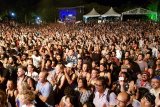 Suasana acara penutupan Rainforest World Music Festival 2018 di 'Jungle Stage' Sarawak Culture Village, Kuching, Malaysia, Juli 2018. Sejak pertama kali digelar pada tahun 1998, RWMF selalu menampilkan pertunjukan musik berkualitas dari sejumlah musisi/kelompok musik yang didatangkan dari sejumlah negara seperti Malaysia, Indonesia, India, USA, Rusia, Korea, Filipina dan sebagainya. Hingga kini RWMF menjadi salah satu event tahunan yang rutin digelar oleh Sarawak Tourism Board dan selalu dipadati wisatawan lokal serta mancanegara. ANTARA FOTO/Jessica Helena Wuysang/18 