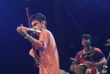 Musisi asal India, Raghu Dixit Project tampil pada pertunjukan Rainforest World Music Festival 2018 di Sarawak Culture Village, Kuching, Malaysia, Juli 2018. ANTARA FOTO/Jessica Helena Wuysang/18