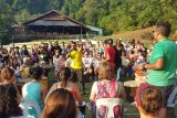 Kelompok musik 1Drums.org and friends menggelar pertunjukan pada Rainforest World Music Festival 2018 di The Big Tent Sarawak Culture Village, Kuching, Malaysia, Juli 2018 . ANTARA FOTO/Jessica Helena Wuysang/18 