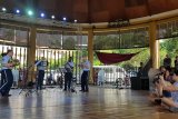 U.S Air Force Band of the Pacific-Asia (PACAF) menggelar pertunjukan pada Rainforest World Music Festival 2018 di The Big Tent Sarawak Culture Village, Kuching, Malaysia, Juli 2018 . ANTARA FOTO/Jessica Helena Wuysang/18 