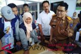 BUMN Hadir - Peserta SMN Sumbar tertarik naskah Lontara