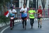 Peserta mengikuti Surabaya Marathon 2018 di Surabaya, Jawa Timur, Minggu (12/8). Surabaya Marathon 2018 diikuti peserta dari dalam dan luar negeri sebanyak 469 pelari di kategori Full Marathon, 1.043 pelari di kategori Half Marathon, 1.593 pelari di kategori 10 kilometer dan 1.295 pelari di kategori 5 kilometer. Antara Jatim/Didik Suhartono/mas/18.
