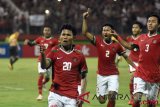 Pesepak bola Indonesia U-16 Amirudin Bagus Kahfi Alfikri (kiri) melakukan selebrasi seusai mencetak gol ke gawang Malaysia U-16 pada laga semifinal Piala AFF U-16 di Stadion Gelora Delta Sidoarjo, Jawa Timur, Kamis (9/8/2018). Indonesia U-16 menang atas Malaysia U-16 dengan skor 1-0. (ANTARA FOTO/M Risyal Hidayat)