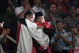 Jokowi Dan Prabowo Berpelukan