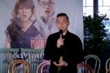 Ernest Prakasa segera rilis film romantis dengan sedikit  komika