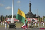 Anggota Pasukan Pengibar Bendera Pusaka (Paskibraka) Provinsi Bali melakukan gladi bersih di Lapangan Puputan Margarana, Denpasar, Bali, Rabu (15/8/2018). Gladi bersih petugas upacara yang merupakan pelajar SMA/SMK se-Bali dan anggota TNI-Polri tersebut dilakukan sebagai persiapan menjelang pelaksanaan upacara peringatan HUT ke-73 Republik Indonesia 17 Agustus mendatang. (ANTARA FOTO/Fikri Yusuf/wdy/2018)