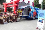 SHARP Mobile Learning Station Tawarkan Pendidikan Lingkungan Siswi Jogjakarta